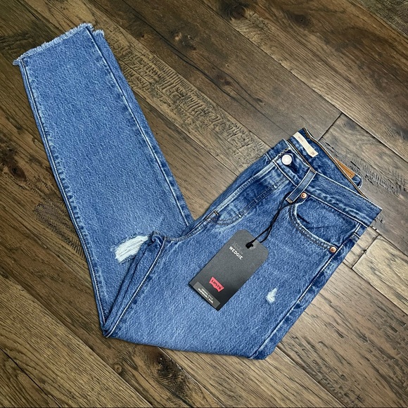 Levi’s Premium Wedgie ICON x Aritzia - Picture 13 of 16